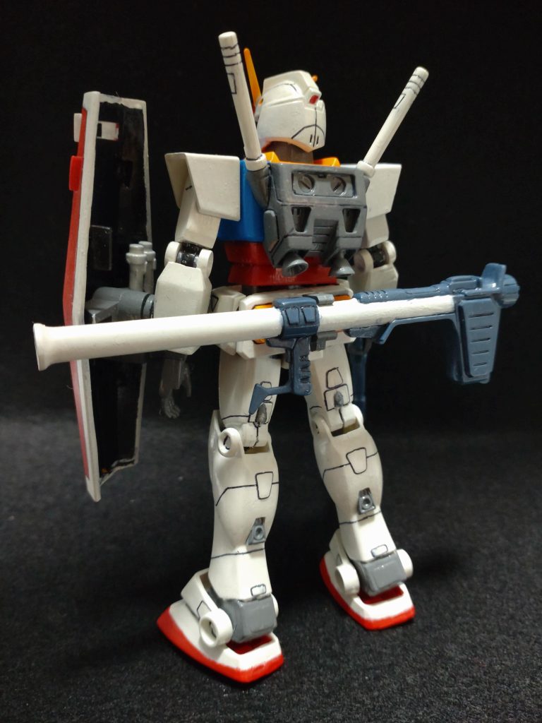 何故かモールドがメカニカルな感じです。当時の流行りなのでしょうか?付属のデカールは経年劣化が怪しかったので、今回使ってません。