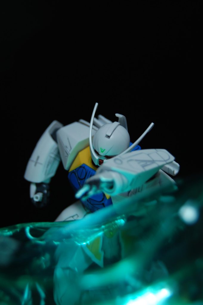 円形のポッド底面をひしゃげれば波打つ海面っぽさが出せます。ライトが入ってるので海の照り返しの光もつきます。