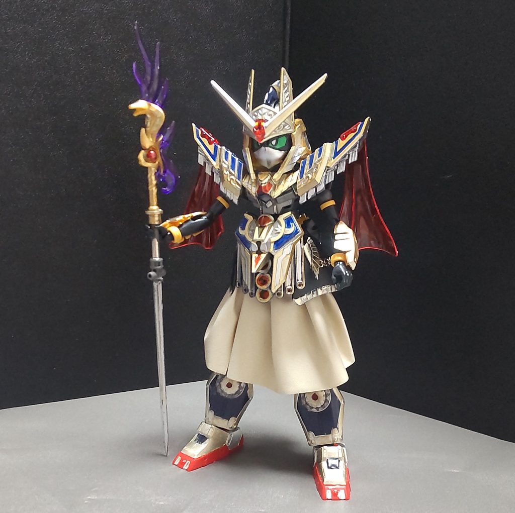 上半身を腕以外はSDガンダムで構成しています。・頭部はクレオパトラキュベレイをメインに、シーザーレジェンドのパーツを接着しています。・目元はシーザーレジェンドのを貼ってます・脛と脚は黄忠ガンダムmk2のを使用しています。※これは以前制作した30MSとSDで作った剣士のパーツを持ってきています。・腕部は30MSのを使ってます。