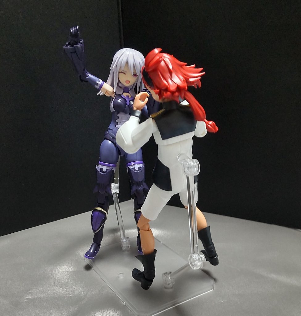 賊「この前はあのキツネヤロウに邪魔されたが、奴は権力で消されたようだから、今度こそ仕留めさせてもらうぞ、ホルダーさんよぉ！？」スレッタ「うわぁぁぁ！？」？？？「待てぇぇい！！！」