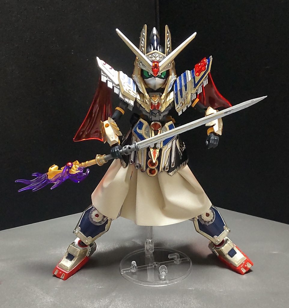 通常は杖として扱われるが、持ち方次第で剣としての利用も可能となっている。