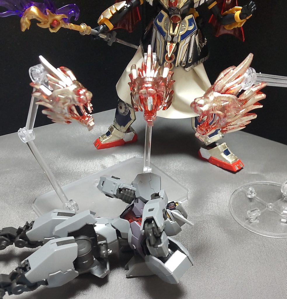 ○トリニティ・ブラスター3体の下僕による様々な方法で波状攻撃を繰り出す。噛み付いたり、炎を吐いたり、音波砲をぶつけたり、エネルギーを吸い取ったり、突進したりなど色々あります。