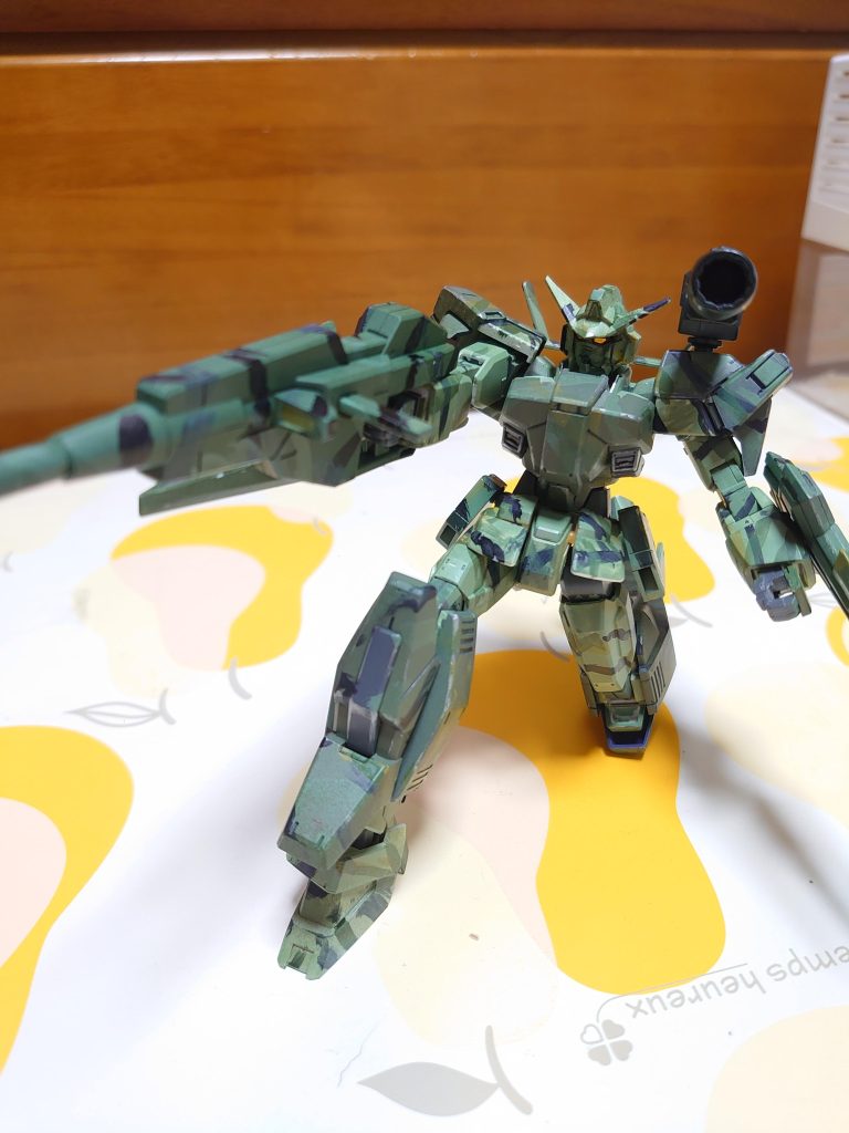 装備はGエグゼスジャックエッジから移植したドッズライフルⅡBとミサイルポッドに加えてリサイクルショップで買ってきたガンプラカスタマイズキャンペーン特典のキャノン(100円)