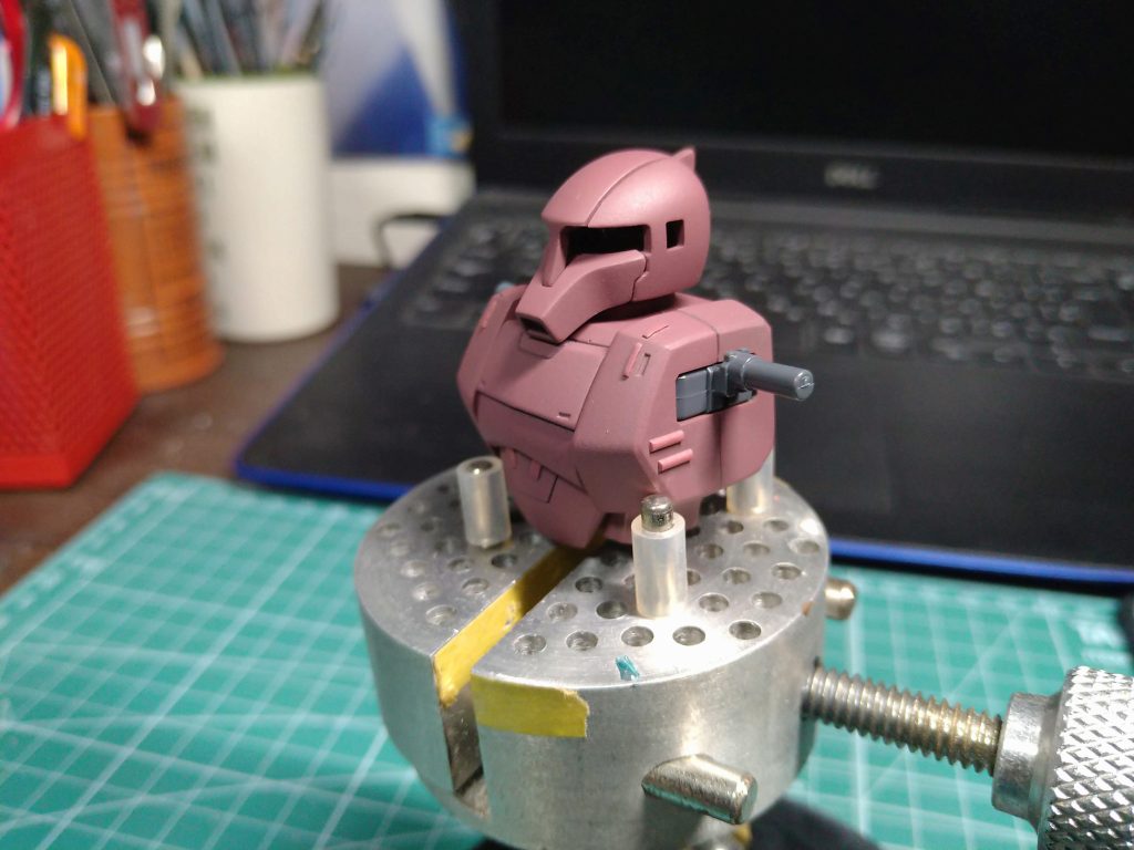 ストーリーでも載せましたが、今回のサフは水性サフとホビーカラーで調色した、オキサイドレッド風を吹付け塗装。戦車などの防サビ塗装をイメージしてます。ただ、筆塗りで結構塗りつぶしてしまい、せっかくならもっと筆ムラを残せば良かったです（泣）