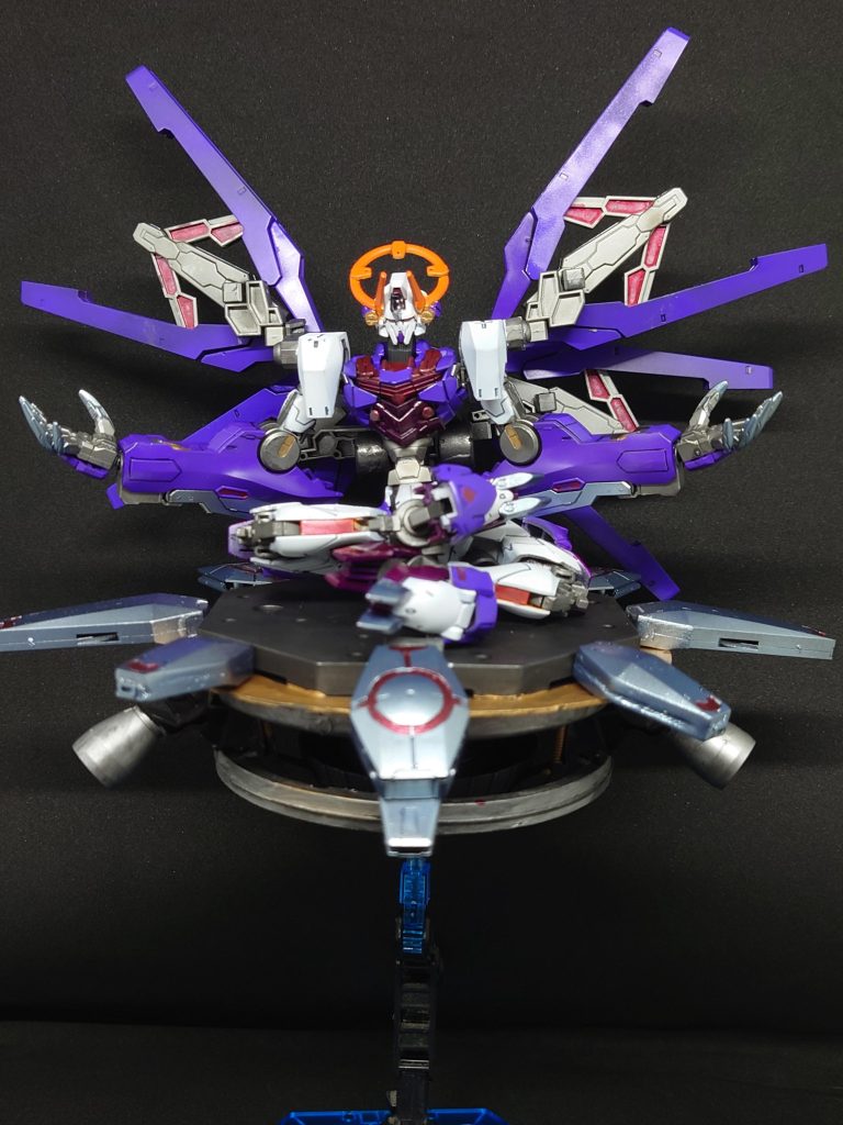 ガンダムルブリスドゥルガー（モード・デーヴァ）メンデス機関によりルブリスを改修した機体四門のフェードアレイキャノンを装備されておりフライトユニット「ヴィマナ」とドッキングすることによりガンヴォルヴァを多数使役することが可能でありただ使役するだけではなくパーメットスコアを上げることでガンヴォルヴァ一機ずつの操作精度をあげ手練のパイロットと同じ様な性能を発揮するその代わりドゥルガー自体は攻撃が不可能であり回避行動と機体の周りに対ビームフィールドを展開することにより防御手段を確立しているが多数のガンヴォルヴァを掻い潜る事ができれば勝機があるのかもしれない