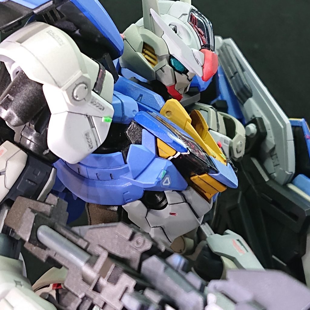 スジ彫りとレッドチップ取り付け