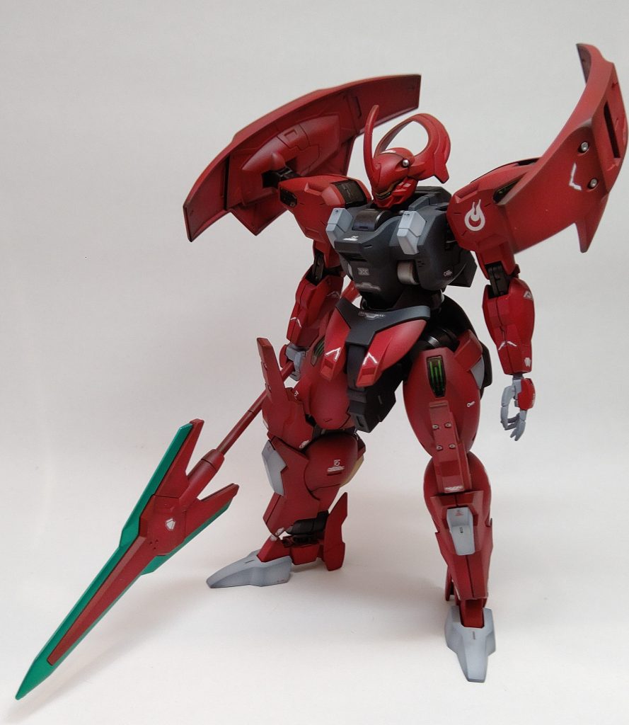 黒サフからの白立ち上げのグラデーション塗装です。白以外のグラデーションはほとんどやったことがなかったですが、ちょっと暗すぎたかなあと若干反省しております。