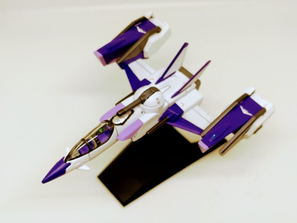 上から。これで大気圏内を飛べる気がしないですが、なかなかカッコいいです。