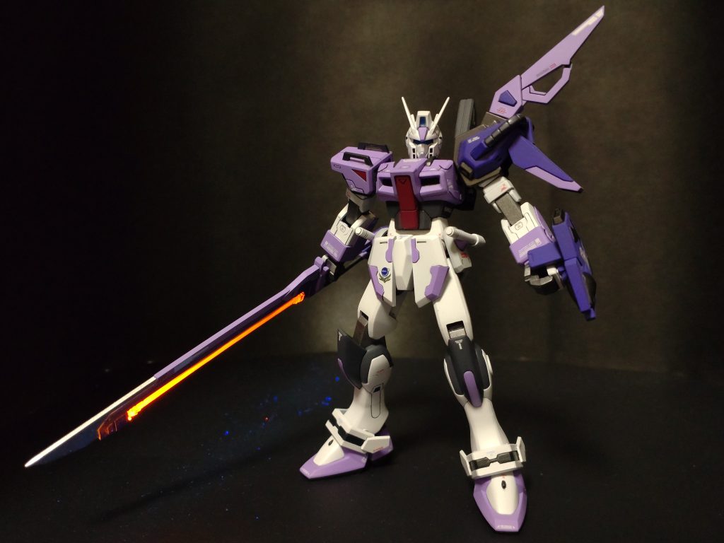 シュベルトゲベールは蛍光塗料で塗装したためUVライトで発光します。最後までご覧いただきありがとうございました。