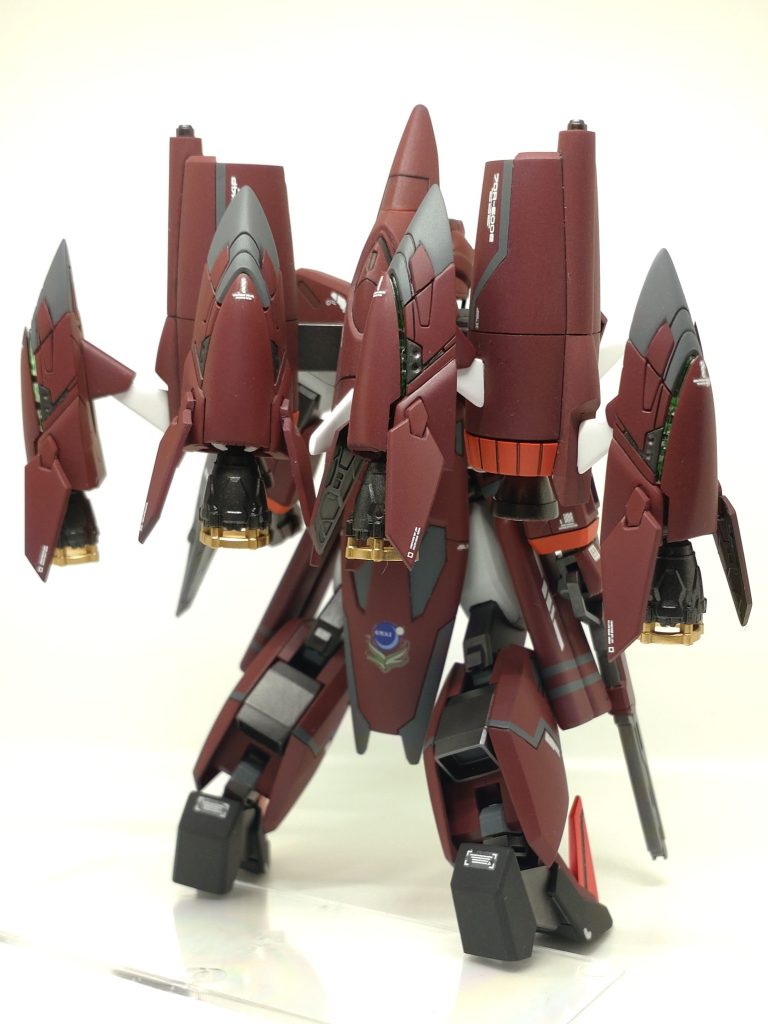 エグザスのガンバレルをポン付けしてみました。ガンバレルの羽の付け根を削って逆さまに差し込んだだけです。良いアイディアだと思ったのですが、保持力ガバガバです(汗)