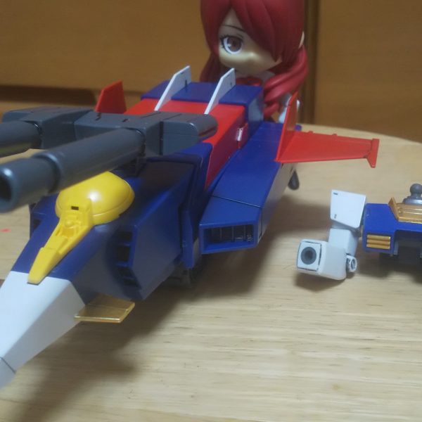 :こんばんは。皆はガンプラ制作を楽しんでいるか？では次はGアーマーだ。白い悪魔とセットガンプラだ。さてこのGアーマーは006のアルテイシア機にしよう。Gアーマーに部分塗装をやろう。（2枚目）