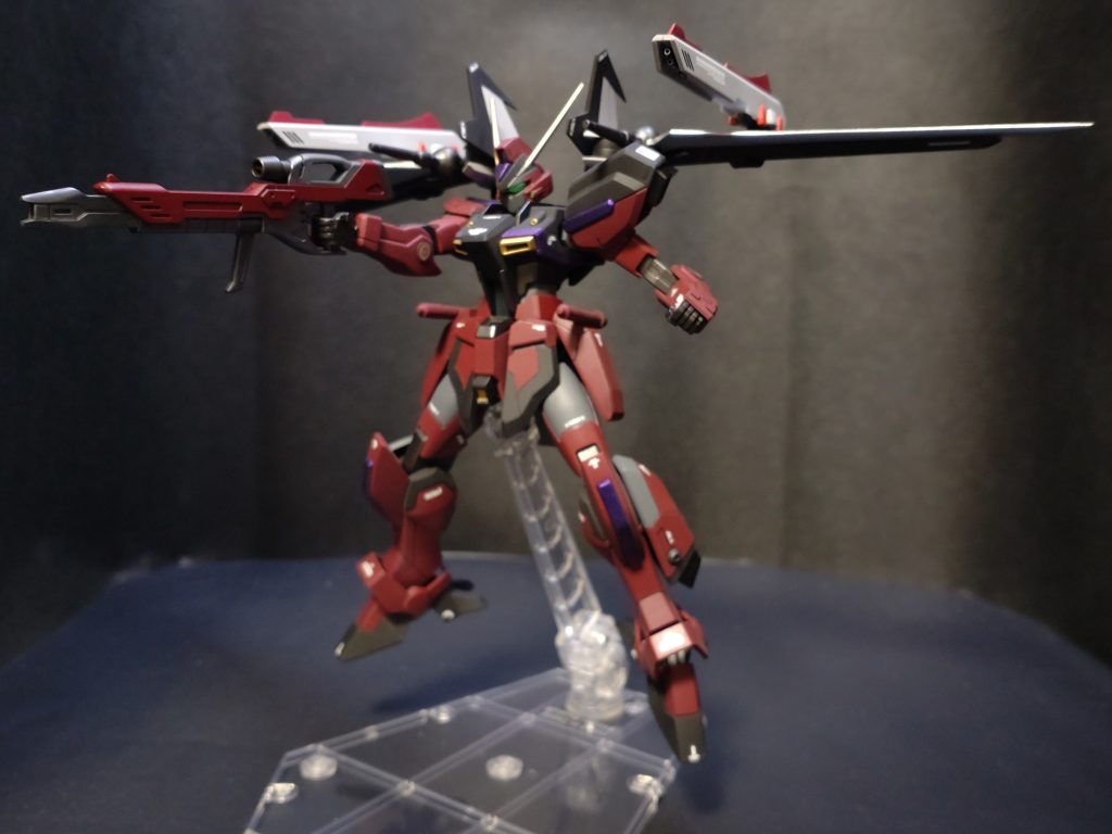 レールガン展開。量産機のくせに無駄にカッコいいビームライフル好きです。