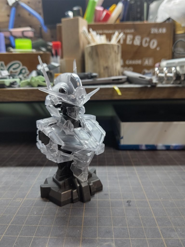 こちらは加工前の素組み状態です。元々はクリアパーツで構成されていました。