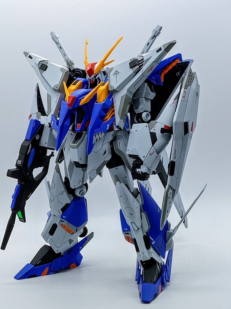 ニューガンダムの後継機という設定ですがもう少し肩幅を狭めてもよかったかもしれません。