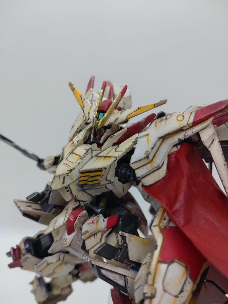 マントはネオジム磁石で肩にくっつくようにしています。やっぱり着脱できるようにしたかったので・・・
