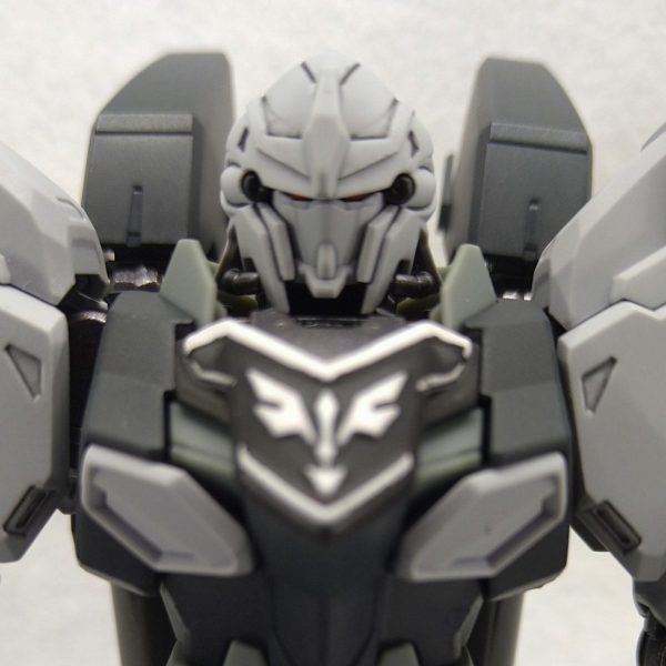 缶スプレーでHGUCシナンジュスタイン