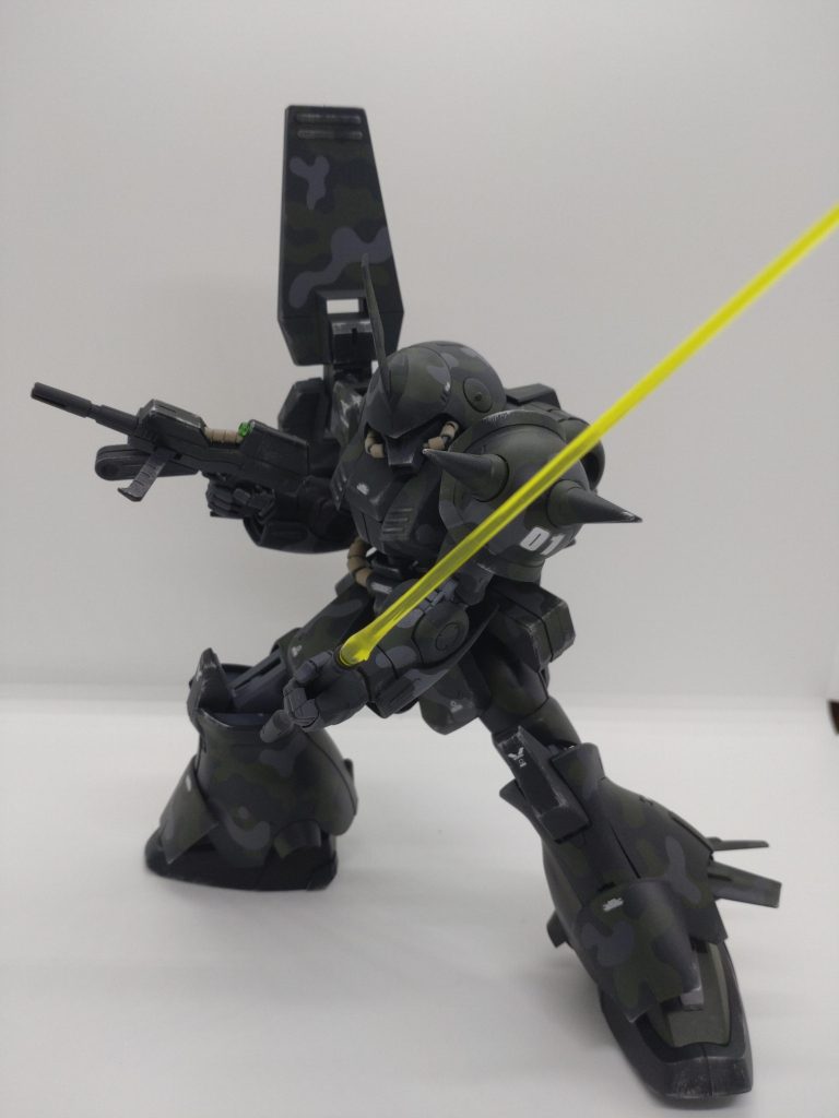箱絵のポーズ私の中では、こいつのパイロットは後のダ◯ザ中佐だと思ってます。ガンダムMk-Ⅱもこいつと戦ったら危うかったかもしれません。いや、こいつなら勝てる!!w