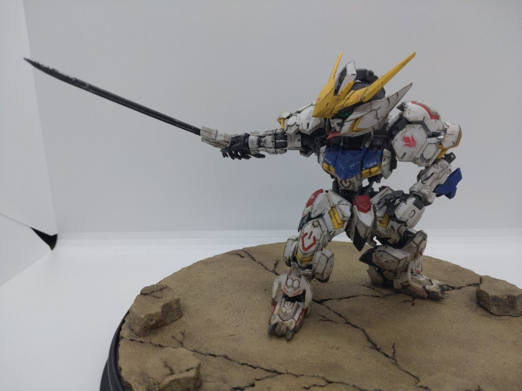 居合抜きもスムーズに決まります。フリーダムも良キットでしたが、こいつも負けないくらい良くできたキットだと思います。作っててとても楽しいし、正直HGやMGよりも気に入っています✨もっと沢山種類増やしてほしいくらいです。例えば私の大好きなドム・トローペンとかw皆さんはどんなの出してほしいですか?✨