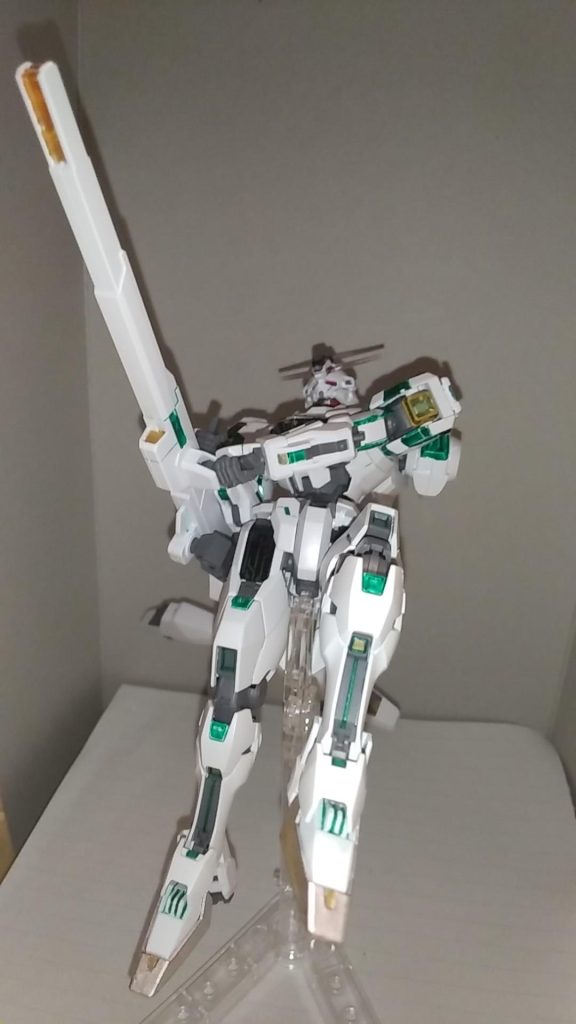 武器を構えるの下手くそすぎて上向きポーズになりました…
