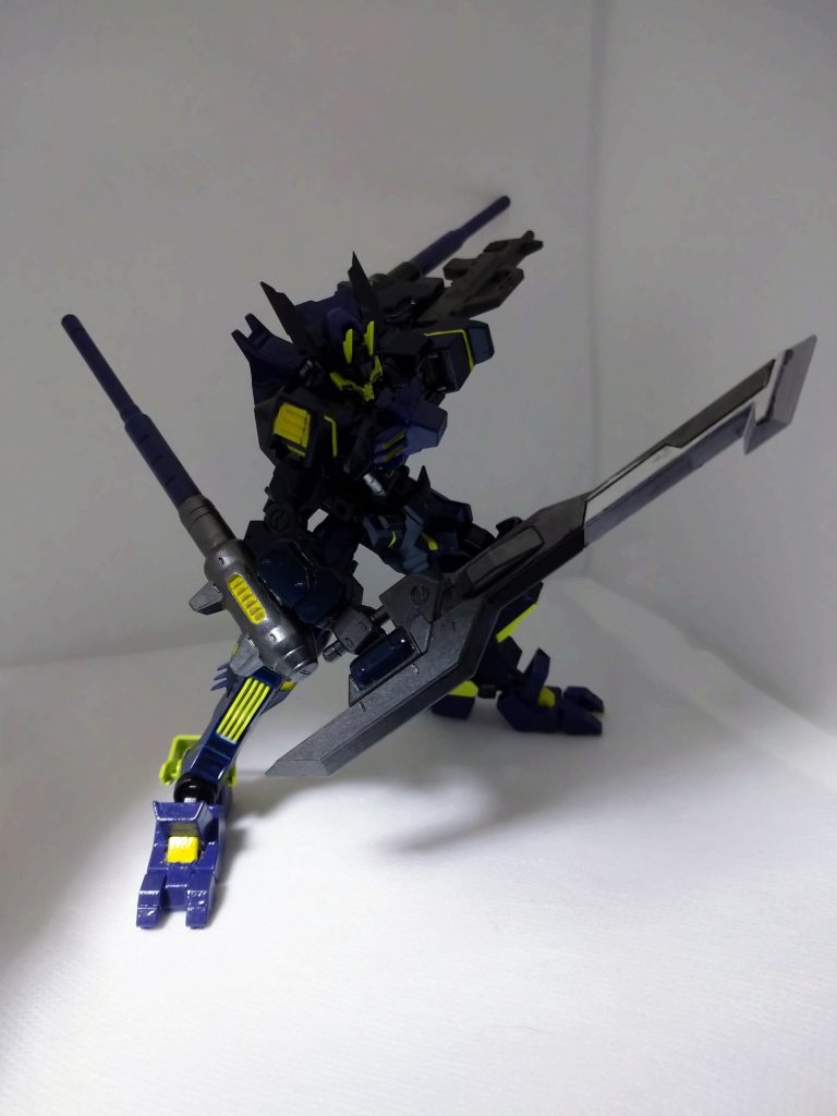 最後はクローズアーマーなしの今回用塗装のアスモデウス。やはり元デザインがいいので多少無茶な塗装してもかっこいいですね! といった感じで、久しぶりのガンダムフレームとしてアスモデウスを作ってみました。完成してみて思いましたが、やっぱり大型鈍器は最高ですね! 以上になります。最後まで見てくださりありがとうございました!