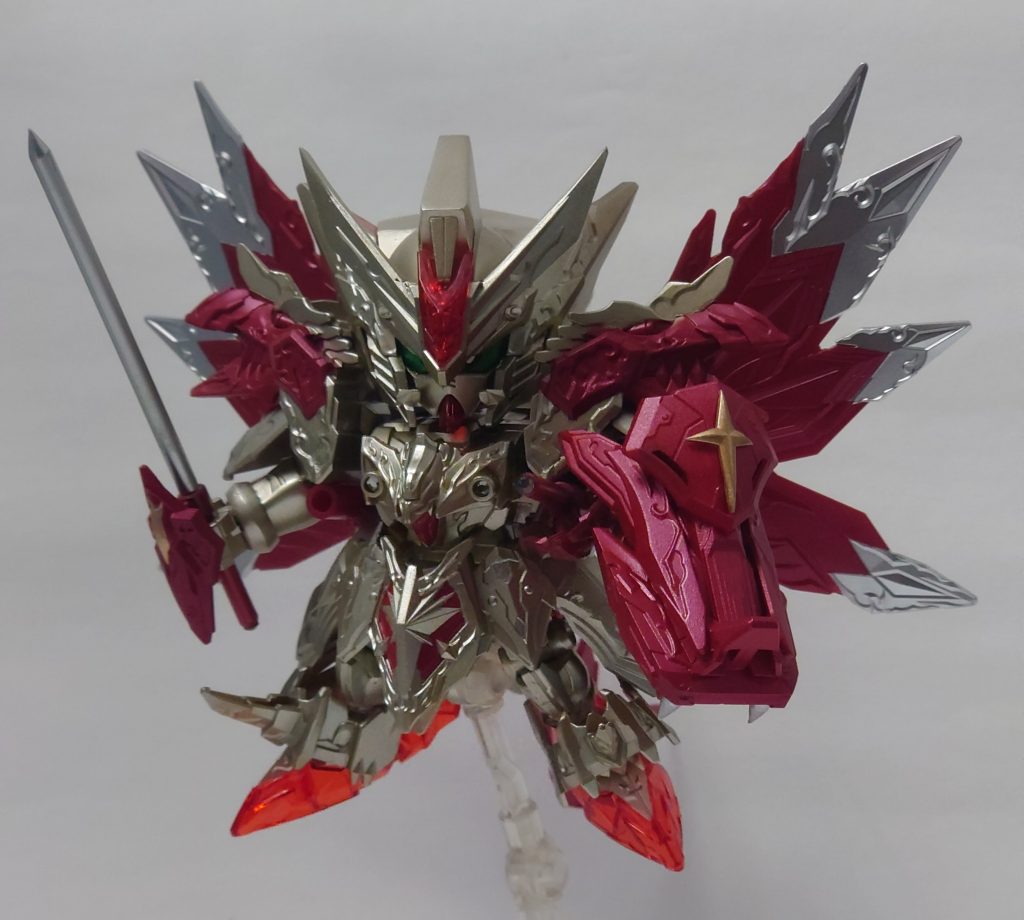 まばゆい黄金色の中から一人の騎士があらわれた。