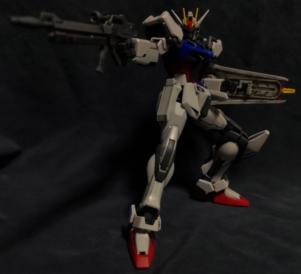 ビームライフルを構えて。以上です、お目汚し失礼しました。