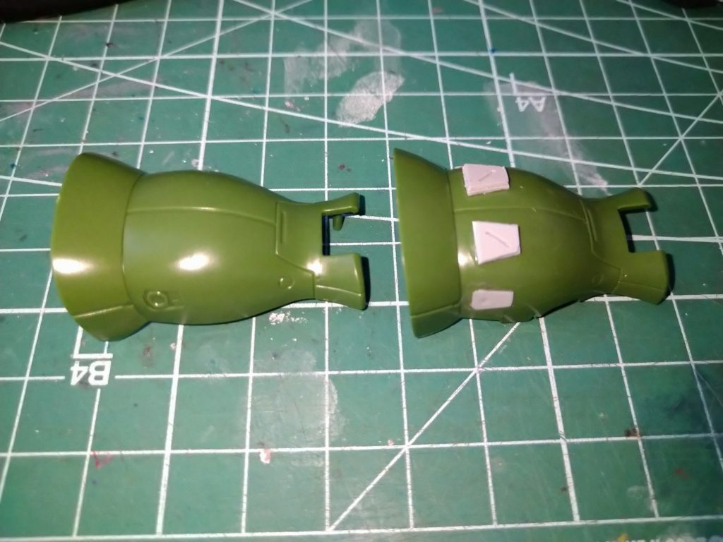 ふくらはぎ周りの改造。プラ板で作成しました。