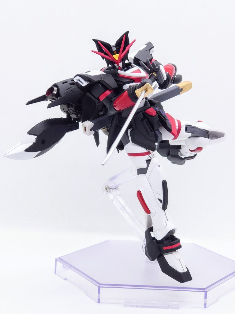 他のヤマト神想怪異譚イメージの2機と合わせて刀を装備しています。