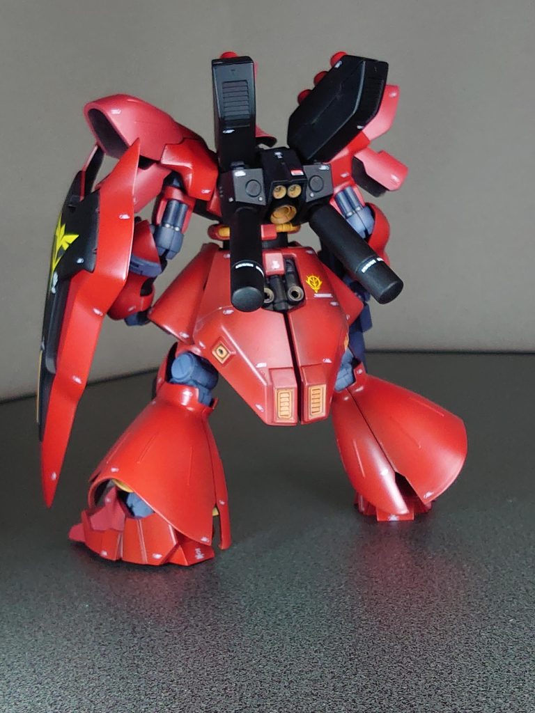 後ろ。テールスカートにさり気なくジオンのエンブレム