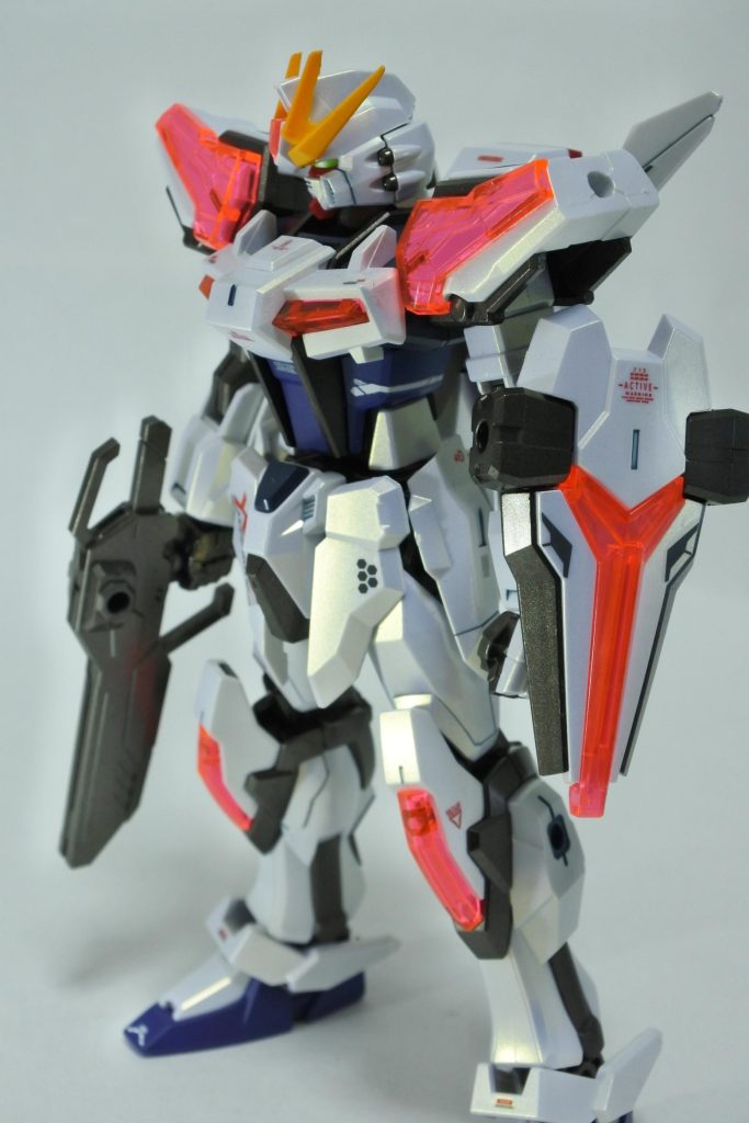 Mrクリスタルカラーは数度吹きかけるだけで気軽にパールカラー(近くで見ると金色っぽく反射します)が作れて、大変良いです。