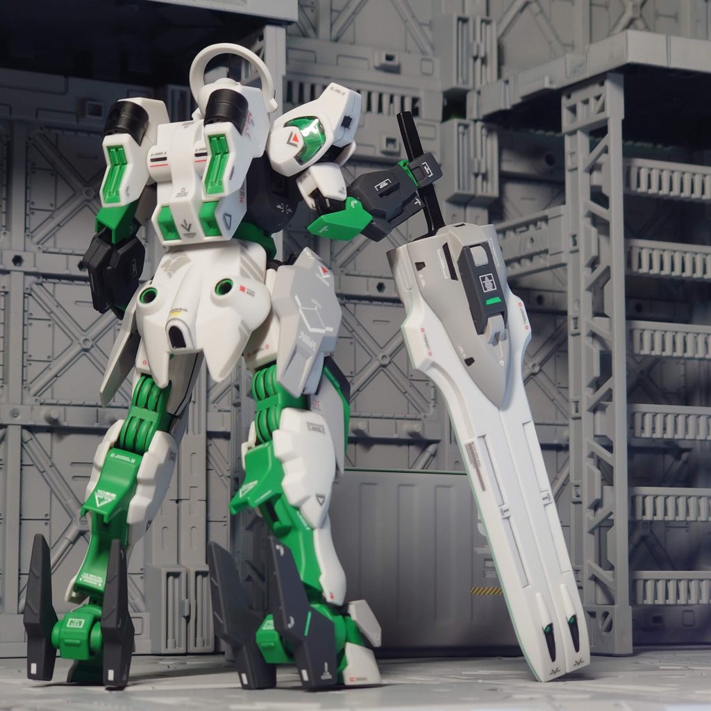 同じくホロシール前のバックショット。デカールはいつものごとく水星の魔女汎用とハイキューパーツを使用してます。