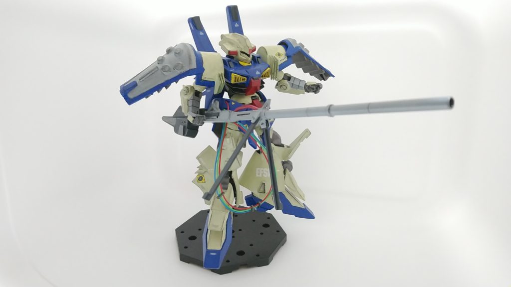 手首はランナーを四角く削ったもので制作。サーベル用、ライフル用、ランチャー用の専用の手首をそれぞれ用意しているので保持力は抜群!