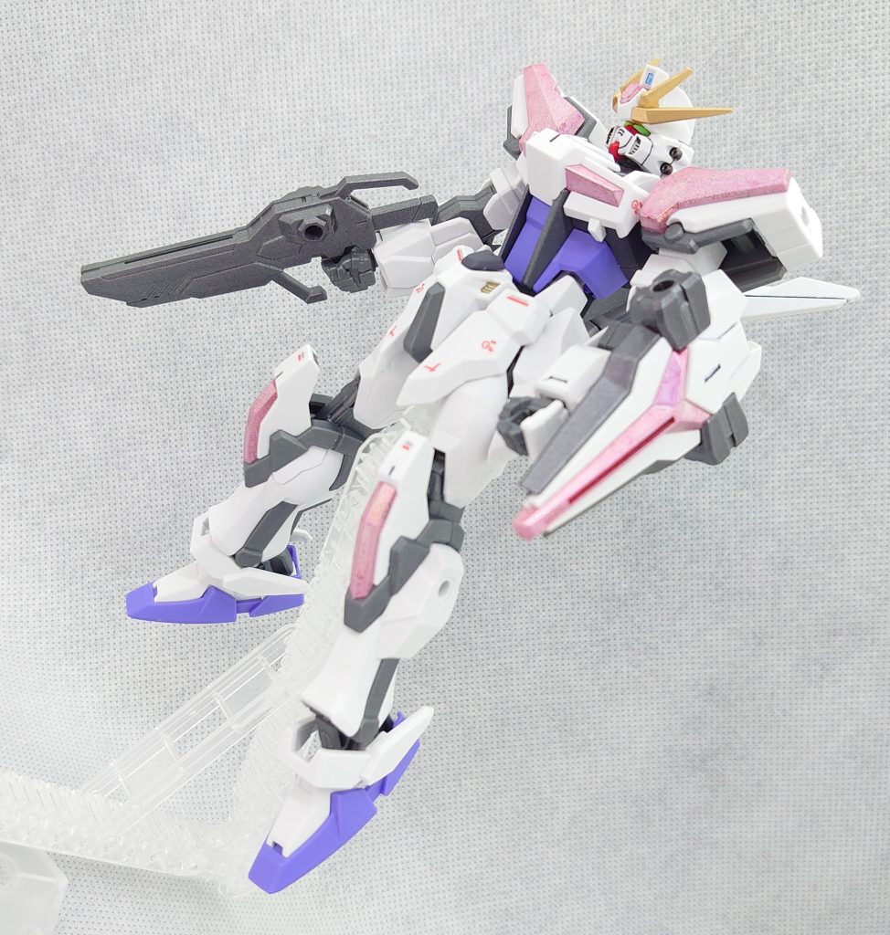 アンテナのシャープ化、部分塗装、墨入れ、デカール、トップコートで仕上げました。EGストライクはもう何体も製作していましたが、間接以外は新規パーツという事で新鮮な気持ちで製作しました。そしてこんなガンプラを生み出すセイくんのセンスには脱帽ですw
