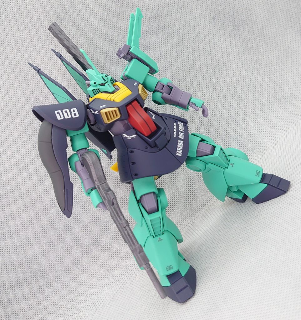 部分塗装、墨入れ、デカール、トップコートで仕上げました。一応ポッチャリ系MSでしょうか?