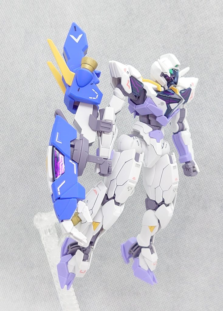 部分塗装、墨入れ、デカール（シール）、トップコート仕上げです。異形なフェイスながら、『ガンダム』と思える面白いキットでした。