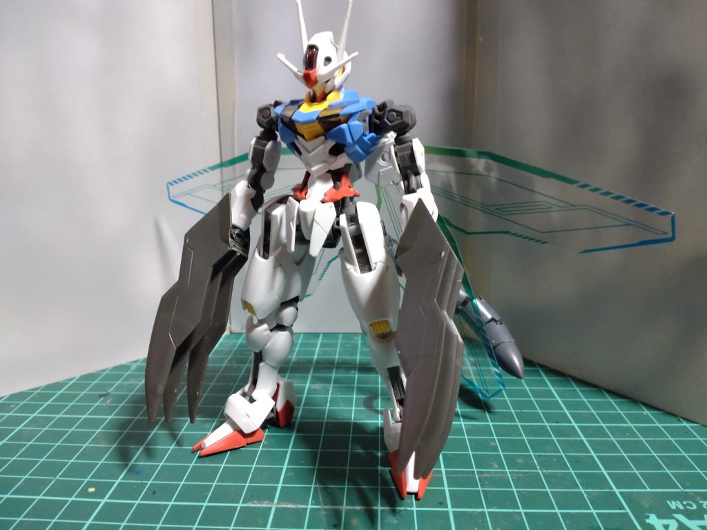 最初の状態。最初は羽はそのままで爪はグエルディランザの背中の物を使おうしてましたが両方うが大きすぎて可動の邪魔になったので止めました。