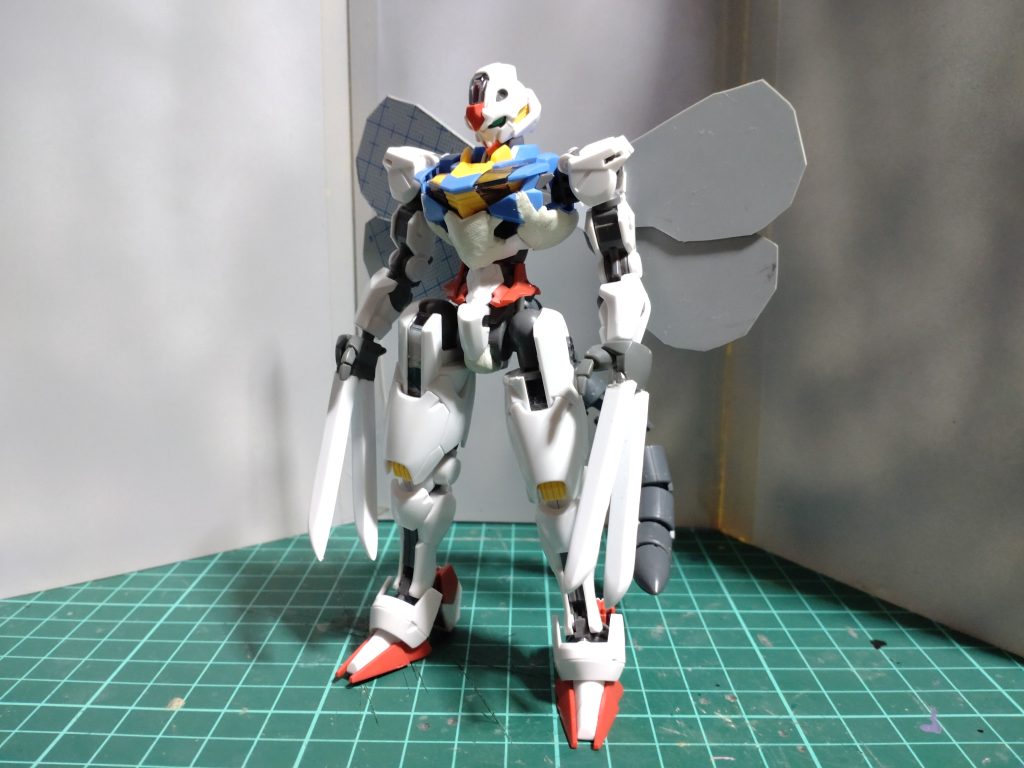 ここでだいたい完成形。段になっている部分をパテで埋めてちいかわの丸みを出すようにしてます。爪もここで変更してます。