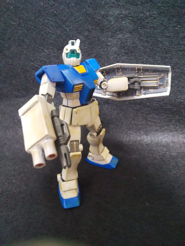 右手が淋しいので武器だけ追加。弾が2発しか入っていないので、打ち終わったら盾として使います。