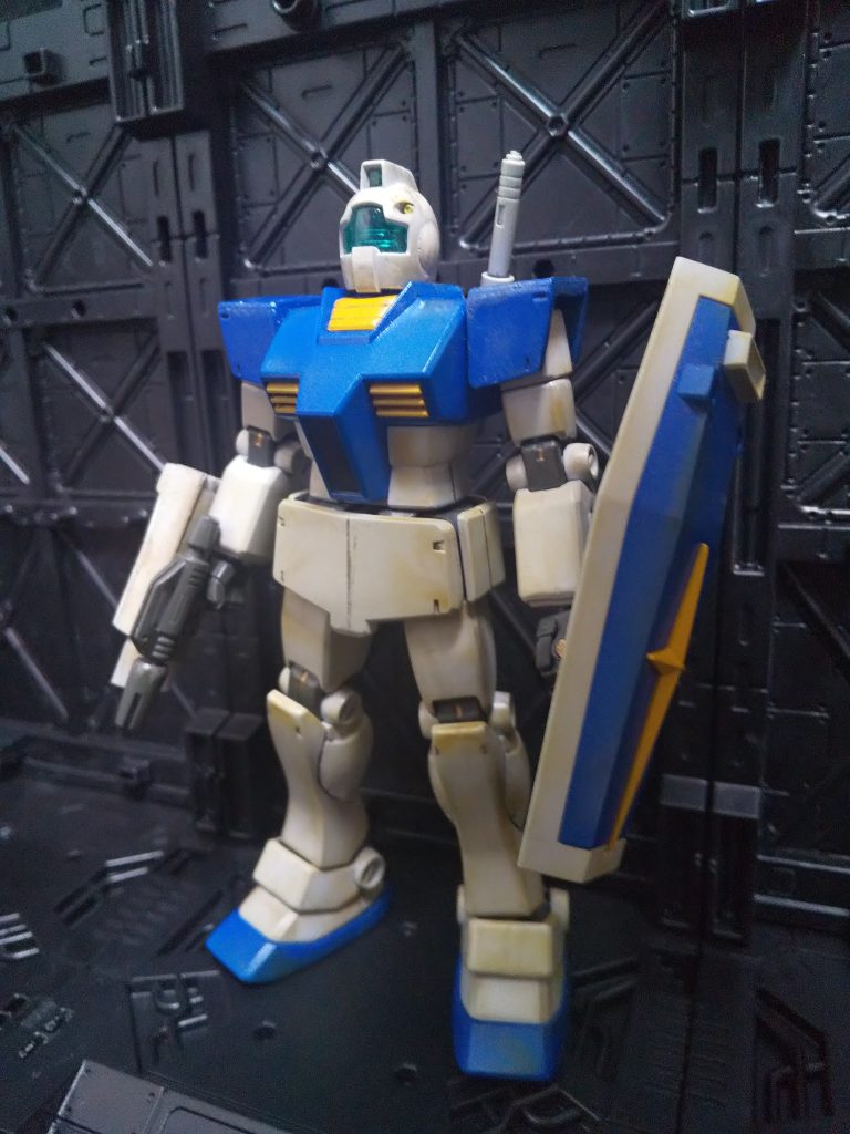 機体は青。連邦軍の制服っぽくしました。またオリジン版ではなく、TV版で登場したとしたらとイメージしました。