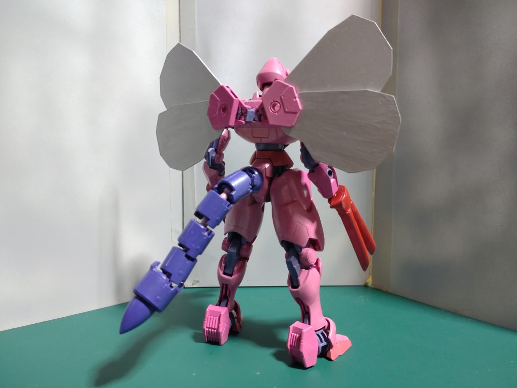 羽はカスタマイズマテリアのサイバーパーツの基部にプラバンから切り出したものを付けてます。尻尾は30MMのオプションパーツです。