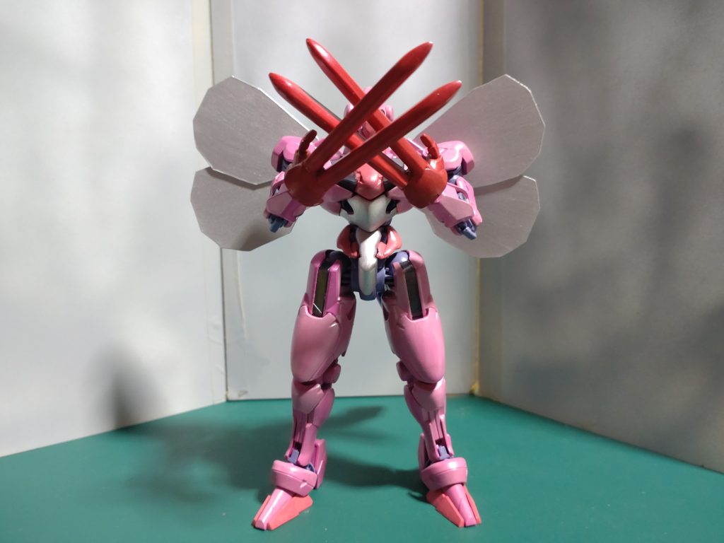 キメラの特徴の爪はデミトレーナーの平手の指を落としてプラ材で作った爪を接着してます。