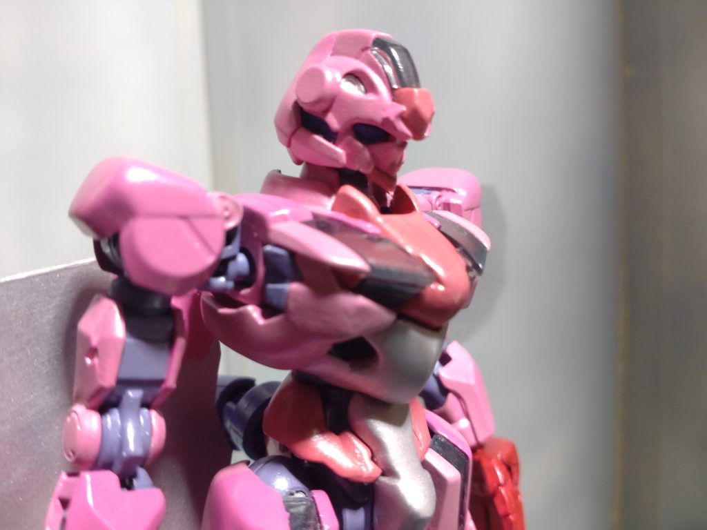 GUND実験の被験者の孤児の意思を宿した機体という設定。 「こんなになっちゃた····。」と言いながら自分を実験台にした技術者を探して無差別にMS開発工場や施設を襲います。 見えにくいですが涙の線も入れてます。最後はこれにノレアを重ねた5号あたりに倒されたら良いなと思ってます。