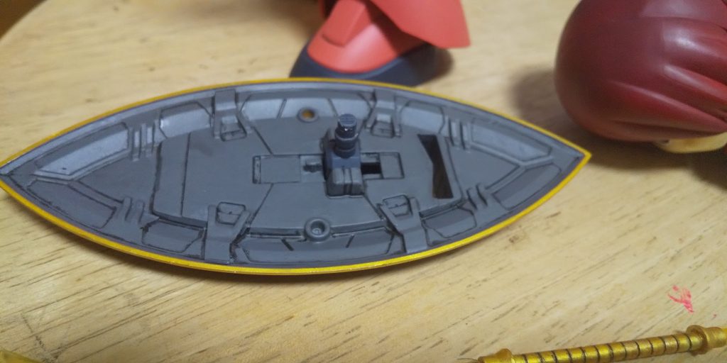 :シールドだ。ガイアカラーNグレーとすみいれとつや消しが効いててブリリアント！