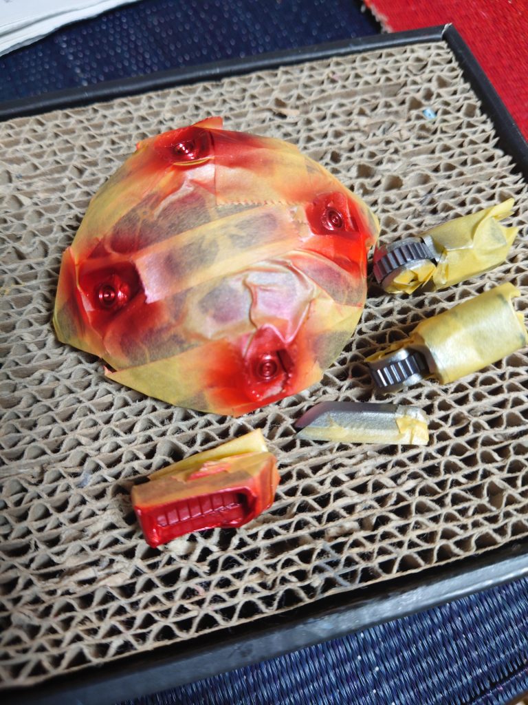 シールドの丸いポッド塗り分けは、円形マスキングシールを駆使して