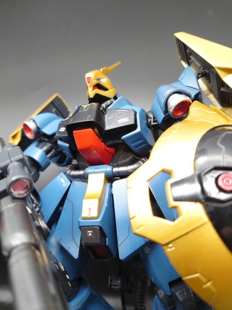 成形色の緑っぽい色は、適当なエメラルドグリーンの塗料なかったので、自分の好きなブルー系に色替えしちゃいました！