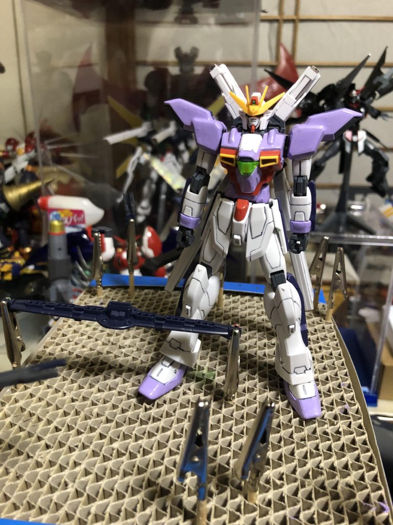 このキットも含めてGXは全て塗装してしまったためそのままのカラーのものが存在しないのです。塗装したいからしたしこのカラーも結構気に入ってて満足してるんですがせめて一つくらいは普通のカラーのを‥ねぇ?GXはもう一つキットがあるのでそっちで是非普通のカラーを‥