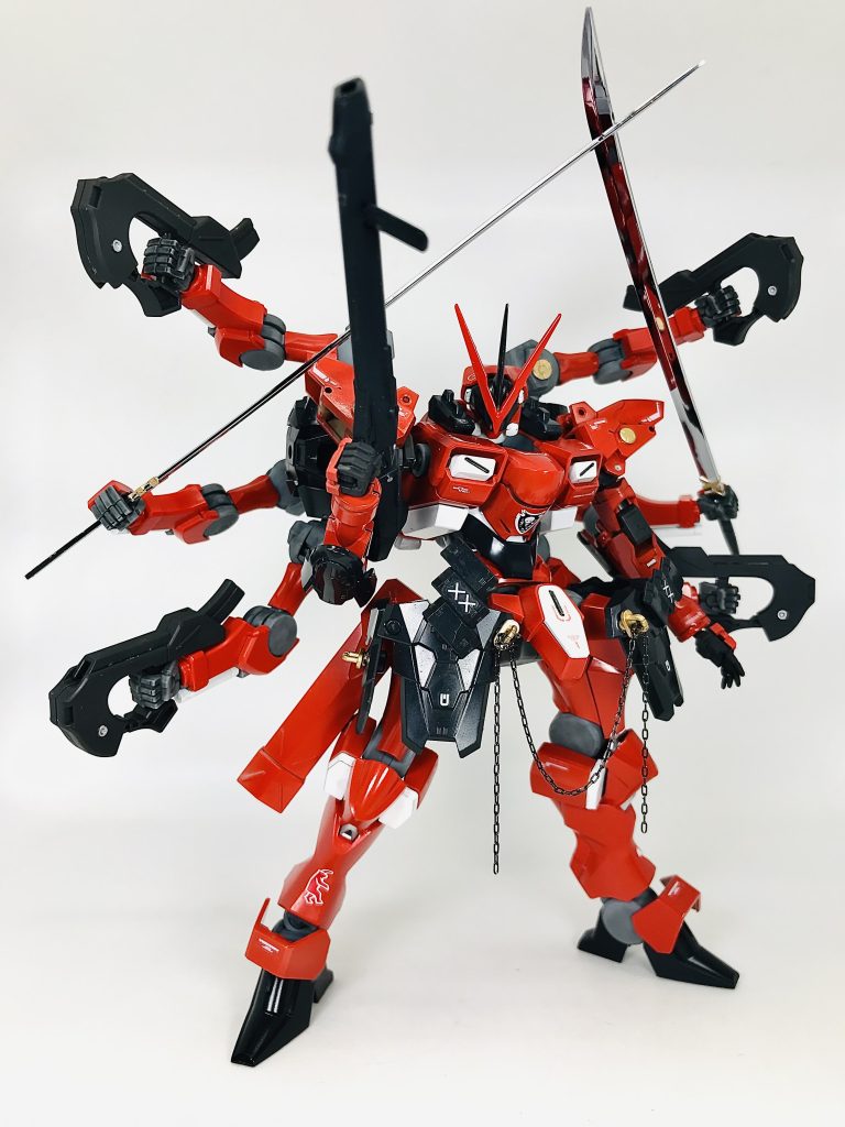 今回は…私には珍しいウェザリングなしの作品です🙃汚プラじゃない!(汚プラじゃない)♪ 汚プラじゃない!(汚プラじゃない)♪ ピカピカな〜のさ〜♫ギロロロボ…地球の運命をかけた戦いに…参加出来なかったので汚れていません🙄(笑)以前に作成したザウォートの腕が余っていたので、もったいないので余ってた腕と武器を全て使用しました