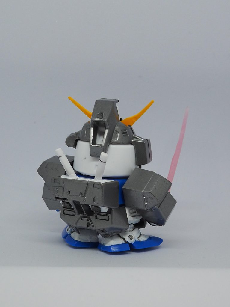 後ろ姿です。パーツ差し替えではなく、ちゃんと増加装甲でチョバムアーマーを装備出来るのが良いです(⁠*⁠´⁠ω⁠｀⁠*⁠)b