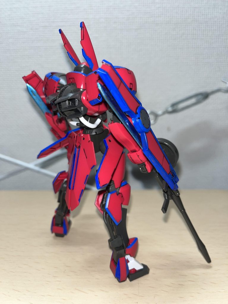 剣はメタブルーです。腕と足のパイプ(?)は塗るのメンドかった。なので胴体のパイプだけ白いけど、まあええやろ、、