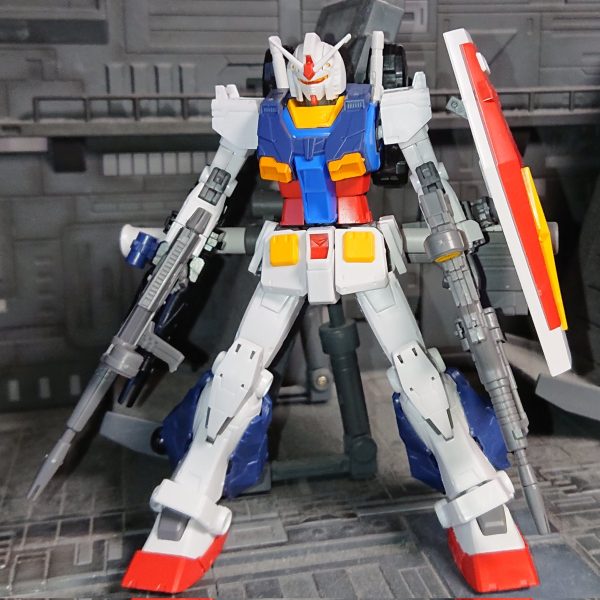 オリジン版78ベース高機動型ガンダム制作開始まずは素組してRX78F00付属の高機動パーツの移植パックは軸の位置が微妙に違うので軸を半分ずつけずることで差し替え可能に　腕の連装ビームガンは取り付け位置が違うのでトリーガー部をオミットして７８側の３ｍｍ穴で接続脚部はＦ００が細いので合わず斜めにずらして無理やり被せてるだけなので要改善胸部追加装甲は７８側のダクトを外すことで被せやすくなったが襟と干渉 （1枚目）